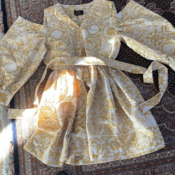 Elish. M size . Color gold and white - Picture 7 of 9